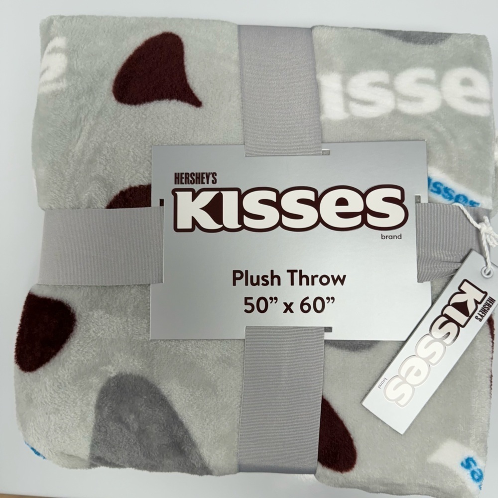 NWT Hershey’s Kisses Silver Plush Throw Blanket 50”x60” Candy Chocolate Hershey